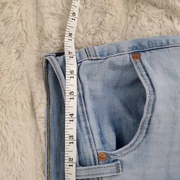 Levi's Light Wash Boyfriend Jeans 31x27 - Picture 4 of 13